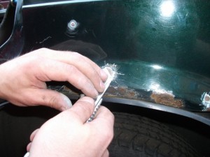 Сквозная коррозия кузова автомобиля, как убрать?